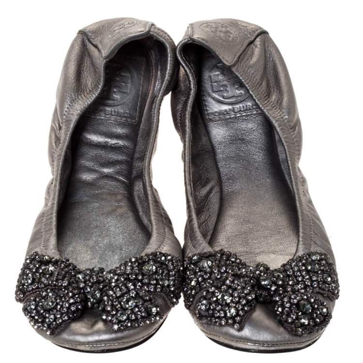 Pre Owned Tory Burch Metallic Silver Leather Azalea Scrunch Ballet Flats Size 38