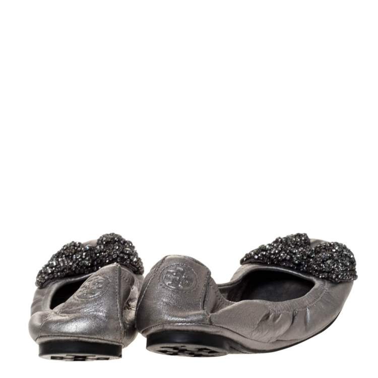 Pre Owned Tory Burch Metallic Silver Leather Azalea Scrunch Ballet Flats Size 38