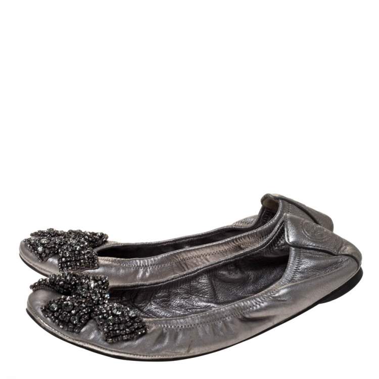 Pre Owned Tory Burch Metallic Silver Leather Azalea Scrunch Ballet Flats Size 38