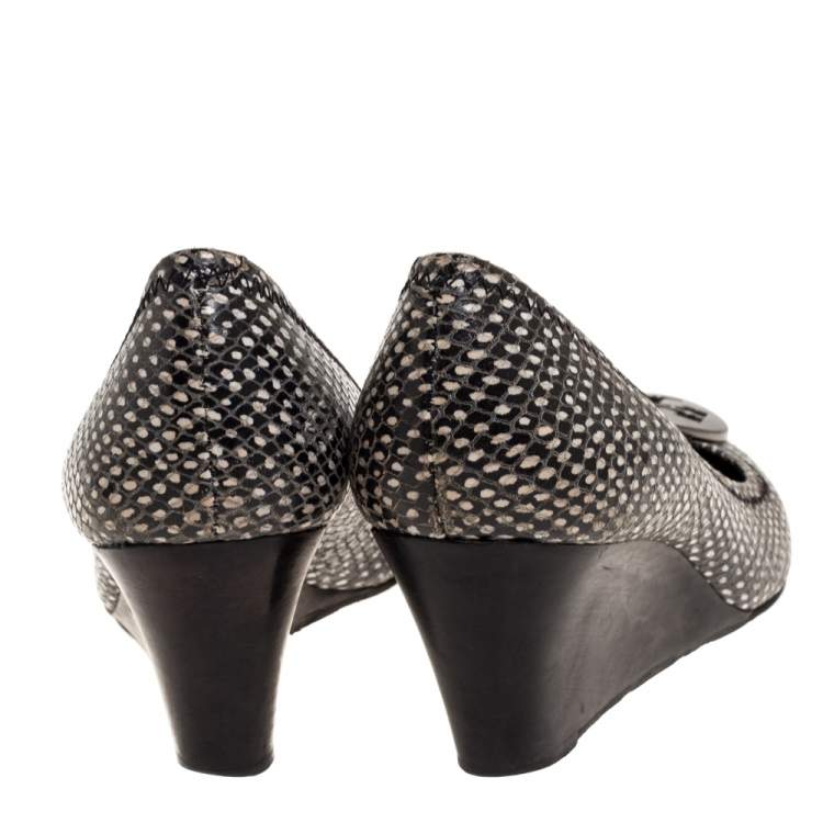 Pre Owned Tory Burch Black/White Snakeskin Effect Leather Benton Wedge Pumps Size 37
