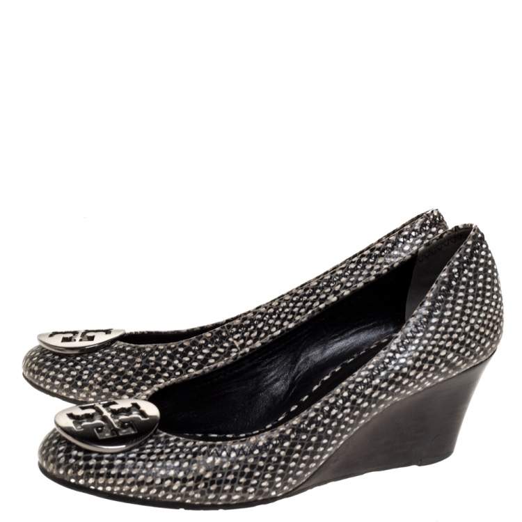 Pre Owned Tory Burch Black/White Snakeskin Effect Leather Benton Wedge Pumps Size 37