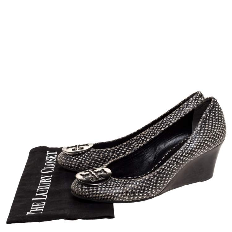 Pre Owned Tory Burch Black/White Snakeskin Effect Leather Benton Wedge Pumps Size 37