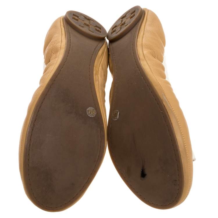 Pre Owned Tory Burch Beige/White Leather Bow Scrunch Ballet Flats Size 39