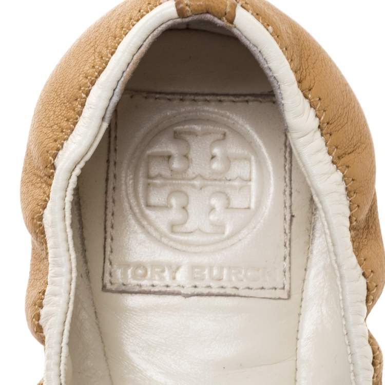 Pre Owned Tory Burch Beige/White Leather Bow Scrunch Ballet Flats Size 39