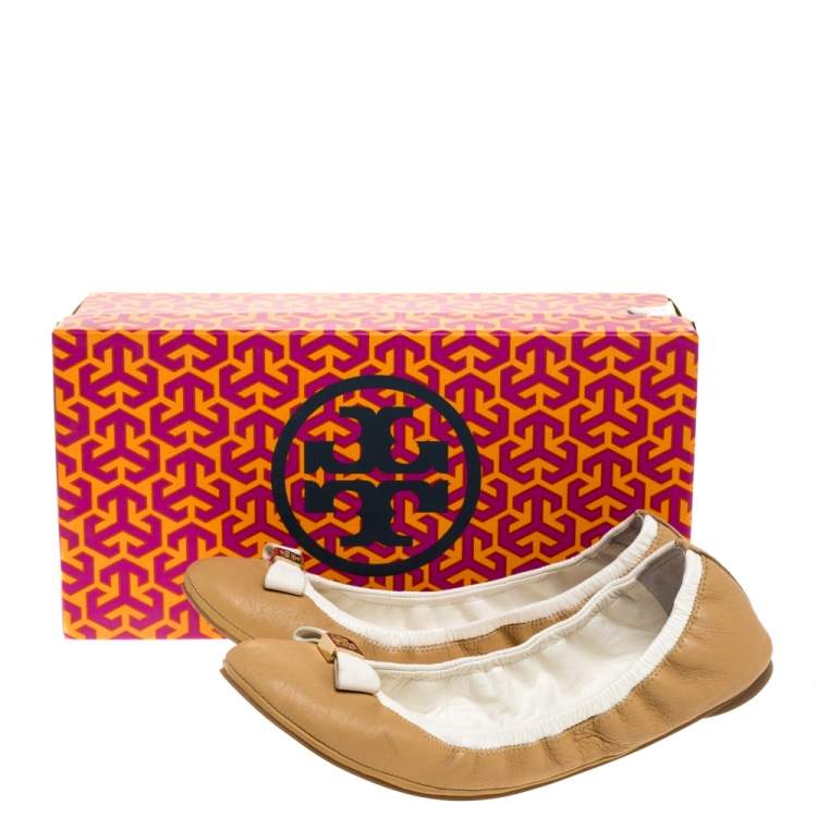Pre Owned Tory Burch Beige/White Leather Bow Scrunch Ballet Flats Size 39