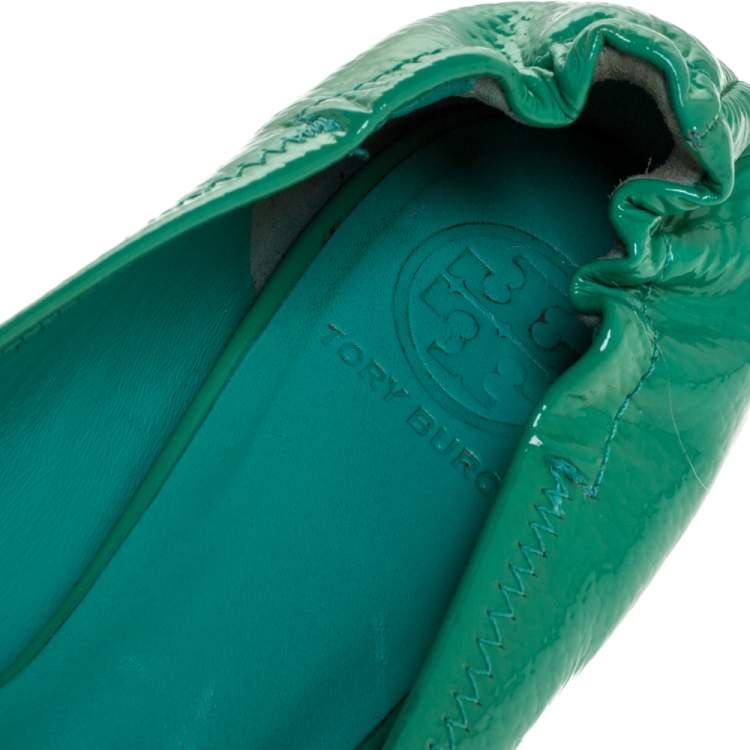 مملوكة مسبقًا Tory Burch Green Patent Leather Reva Tumbled Ballet Flats Size 39