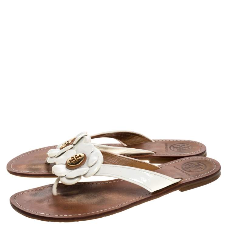 Pre Owned Tory Burch White Patent Leather 'Breely' Flower Thong Flats Size 38.5