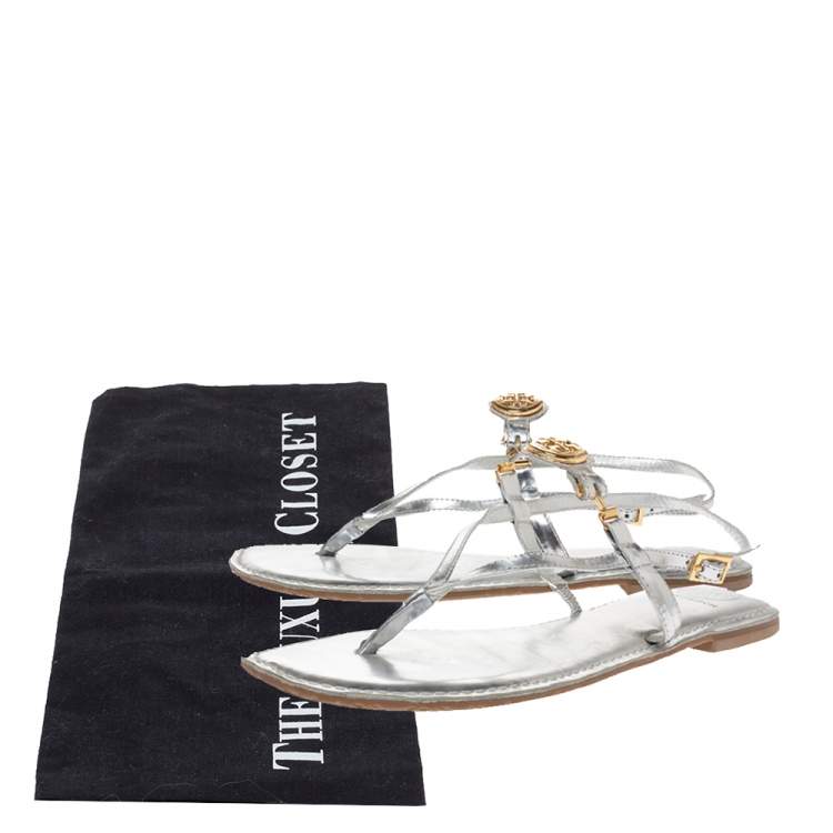 Pre Owned Tory Burch Metallic Silver Leather 'Ali' Thong Sandals Size 41 