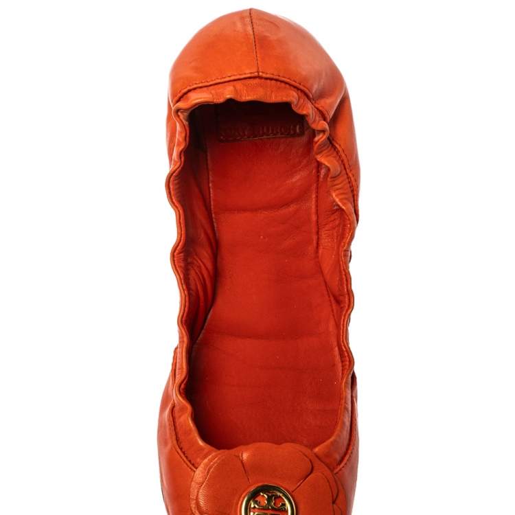 Pre Owned Tory Burch Orange Leather Scrunch Ballet Flats Size 38