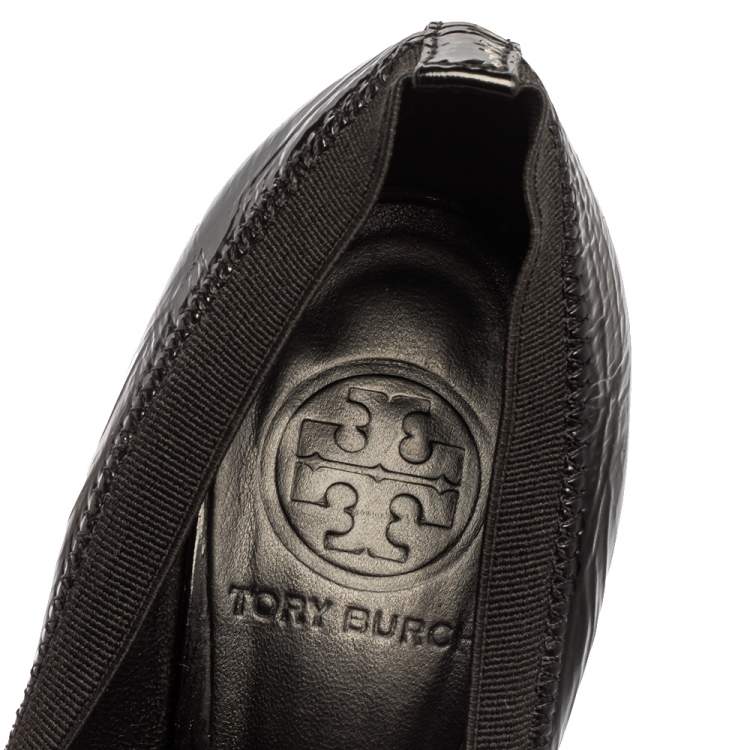 Pre Owned Tory Burch Black Patent Leather Caroline Reva Scrunch Pumps Size 35.5