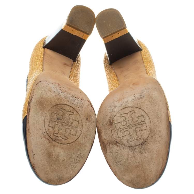 Pre Owned Tory Burch Beige/Blue Raffia And Patent Leather Round Toe Pumps Size 40