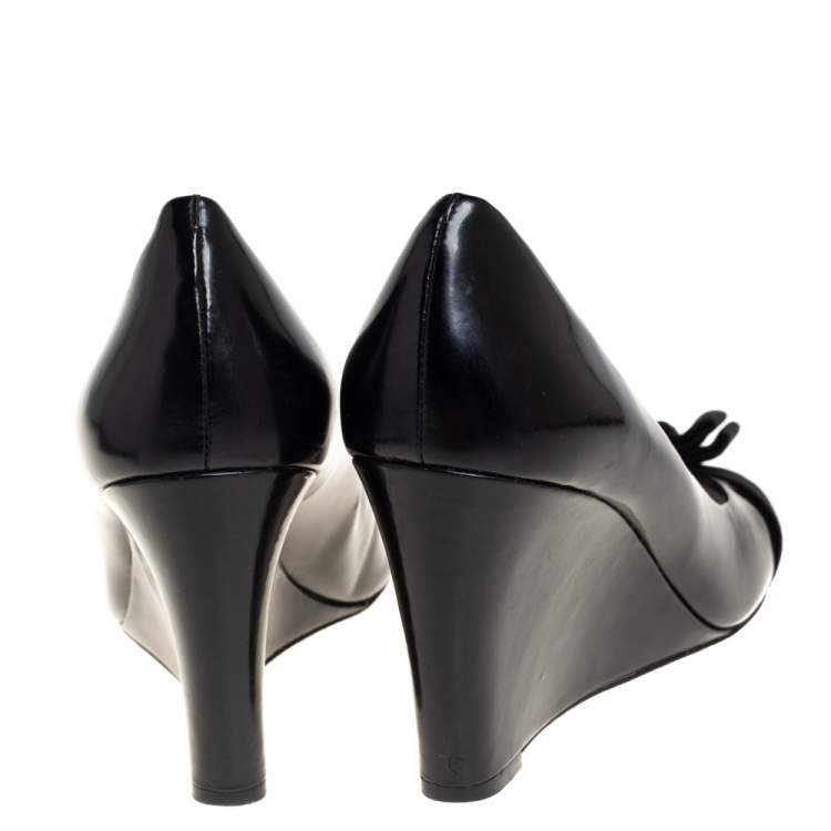 Pre Owned Tory Burch Black Patent Leather Bow Peep Toe Wedge Pumps Size 38