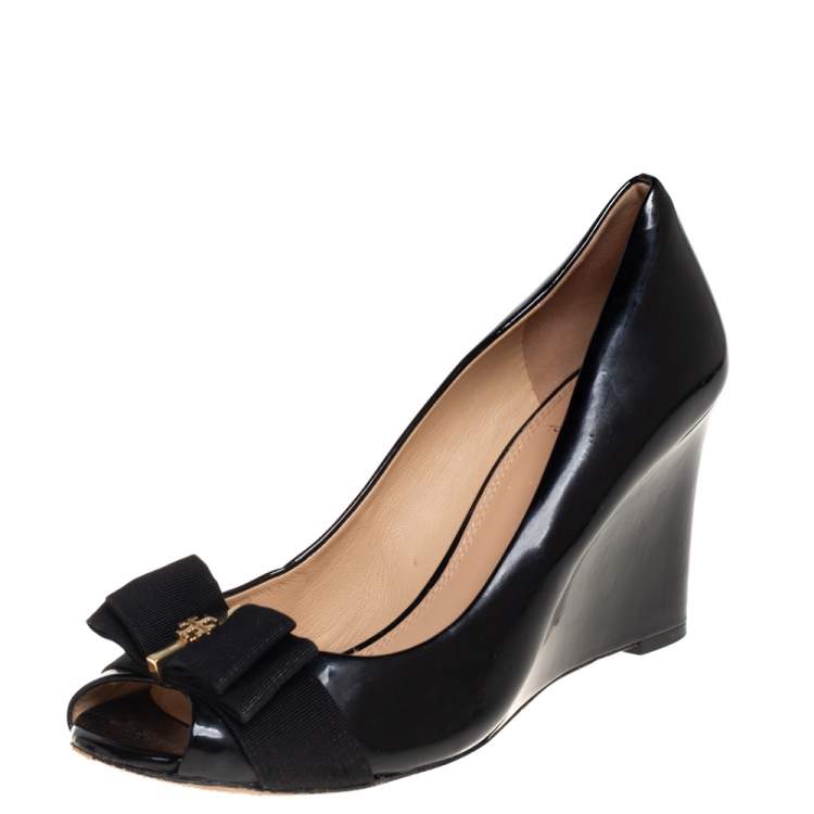 Pre Owned Tory Burch Black Patent Leather Bow Peep Toe Wedge Pumps Size 38