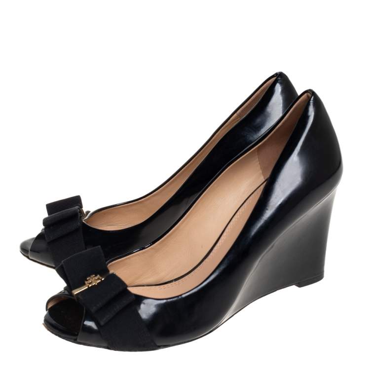 Pre Owned Tory Burch Black Patent Leather Bow Peep Toe Wedge Pumps Size 38