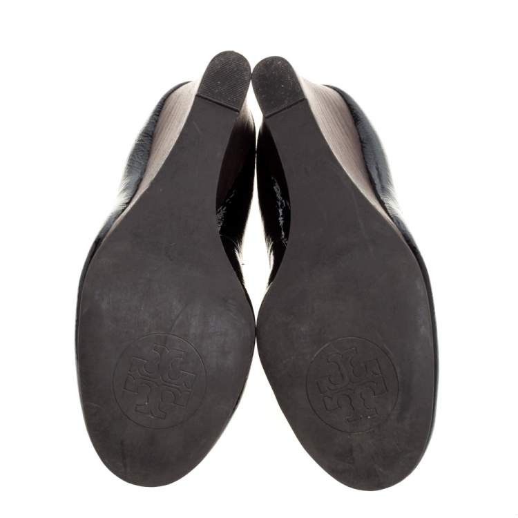 Pre Owned Tory Burch Black Patent Leather Caroline Wedge Pumps Size 40