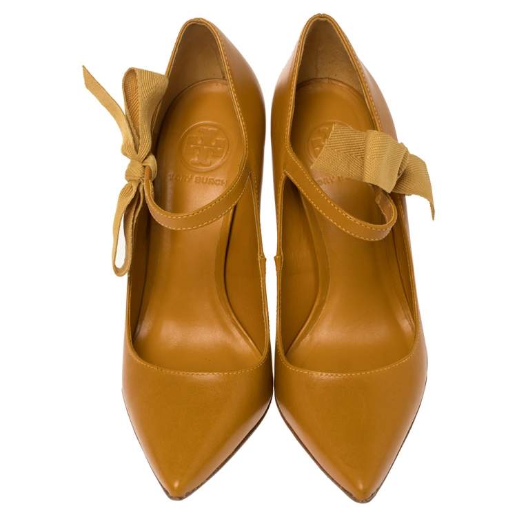 مملوكة مسبقًا Tory Burch Mustard Leather Mary Jane Bow Pumps Size 38