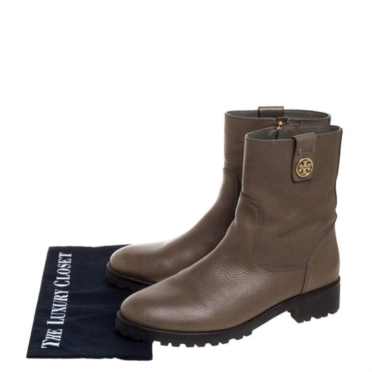 مملوكة مسبقًا Tory Burch Dark Beige Grained Leather Oakbridge Ankle Boots Size 38.5