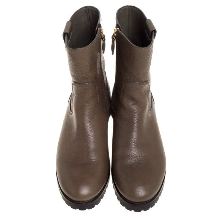 مملوكة مسبقًا Tory Burch Dark Beige Grained Leather Oakbridge Ankle Boots Size 38.5