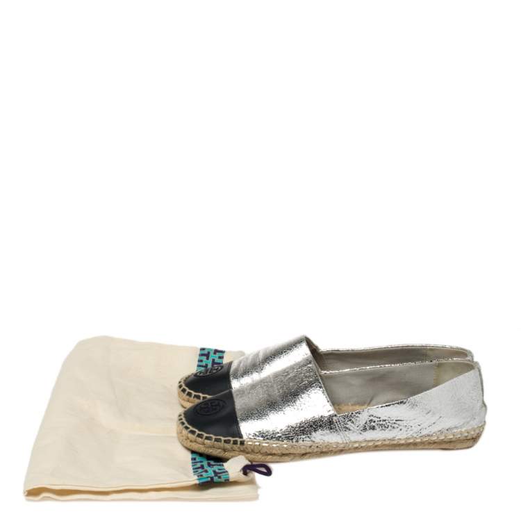 Pre Owned Tory Burch Silver Monogram Leather Cap Toe Espadrilles Size 39.5