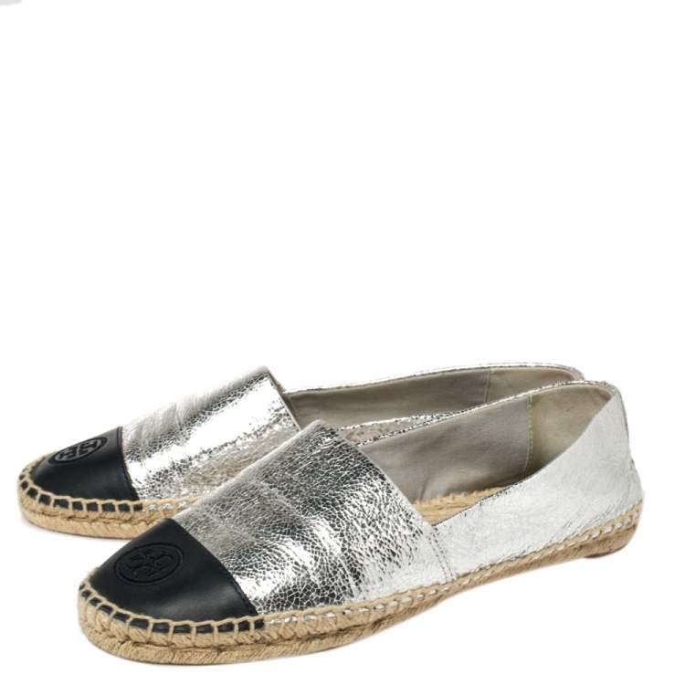 Pre Owned Tory Burch Silver Monogram Leather Cap Toe Espadrilles Size 39.5