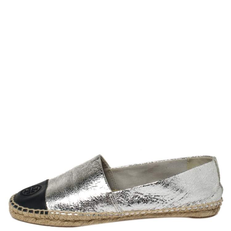 Pre Owned Tory Burch Silver Monogram Leather Cap Toe Espadrilles Size 39.5