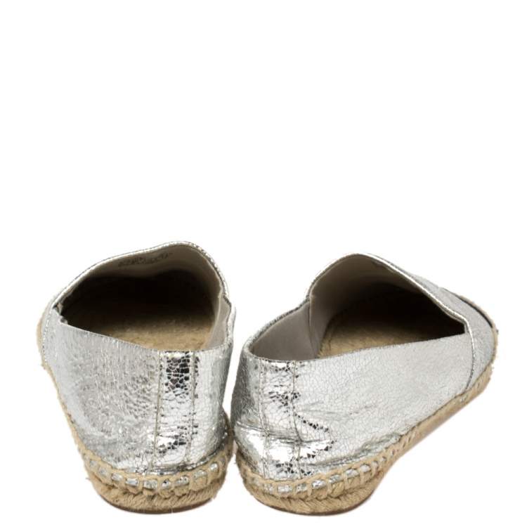 Pre Owned Tory Burch Silver Monogram Leather Cap Toe Espadrilles Size 39.5