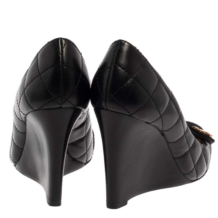 Pre Owned Tory Burch Black Quilted Leather Wedge Pumps Size 36.5