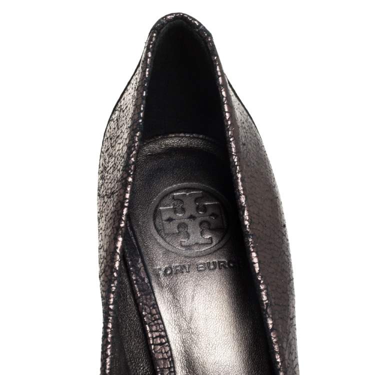Pre Owned  Tory Burch Metallic Grey Leather Embellished Logo Pumps Size 38.5
