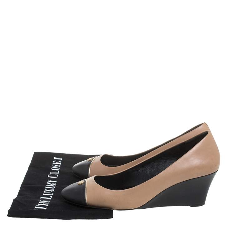 Pre Owned Tory Burch Beige/Black Leather Cap Toe Wedge Pumps Size 40.5