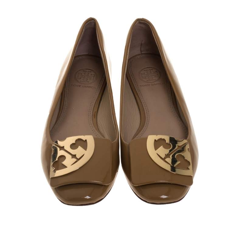 Pre Owned Tory Burch Beige Patent Leather Square Logo Flat Size 35