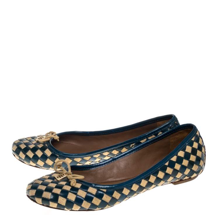 Pre Owned Tory Burch Blue/Beige Patent Leather And Woven Fabric Ballet Flats Size 37.5