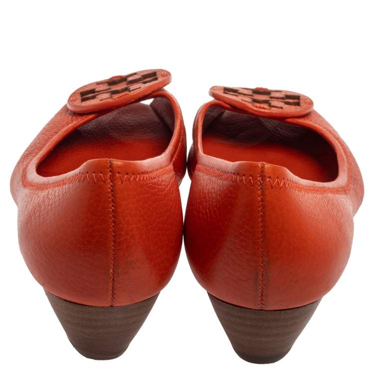 Pre Owned Tory Burch Orange Leather Logo Slip On Pumps Size 38.5