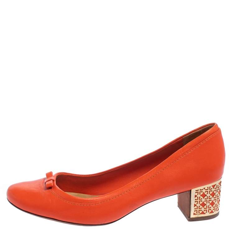 Pre Owned Tory Burch Orange Leather Bow Detail Block Heel Pumps Size 39