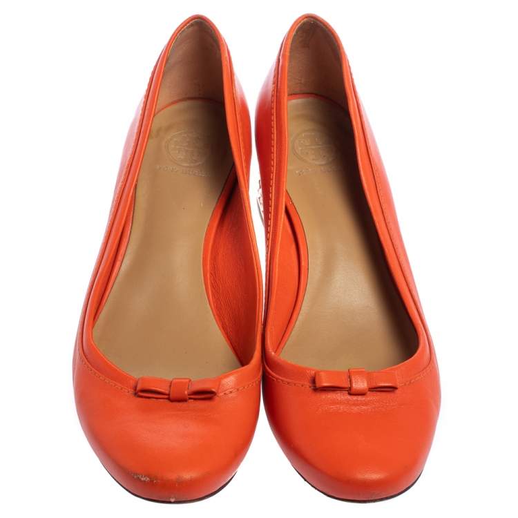 Pre Owned Tory Burch Orange Leather Bow Detail Block Heel Pumps Size 39