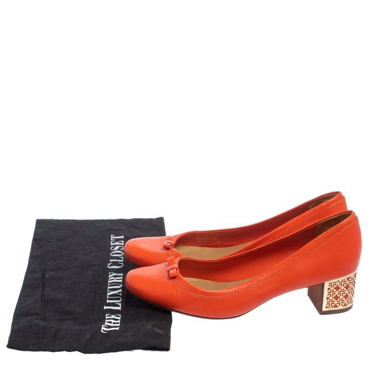Pre Owned Tory Burch Orange Leather Bow Detail Block Heel Pumps Size 39