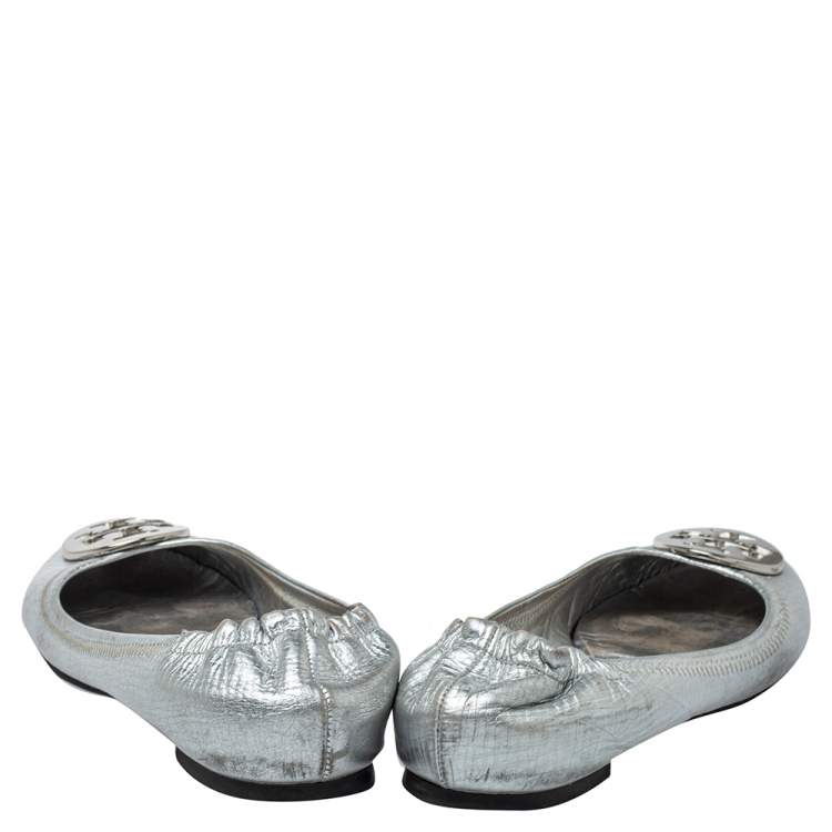 Pre Owned Tory Burch Silver Leather Scrunch Ballet Flats Size 38