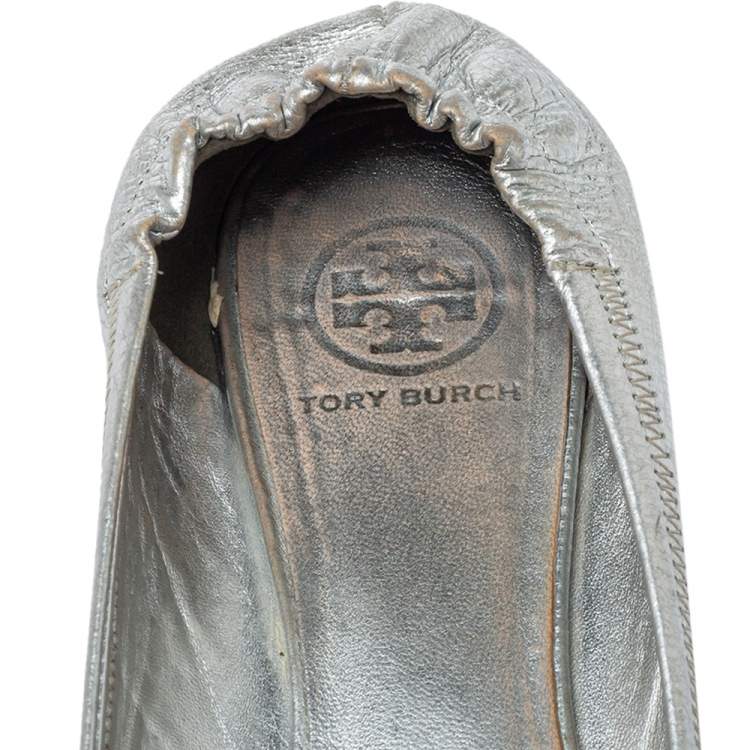 Pre Owned Tory Burch Silver Leather Scrunch Ballet Flats Size 38