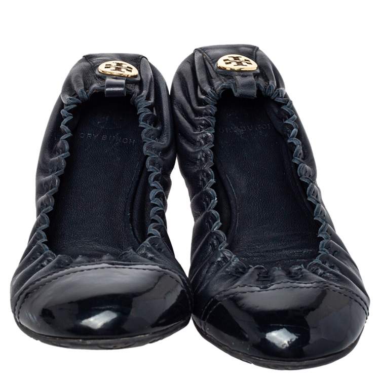Pre Owned Tory Burch Navy Blue Leather and Patent Leather Cap Toe Scrunch  Ballet Flats Size 37.5