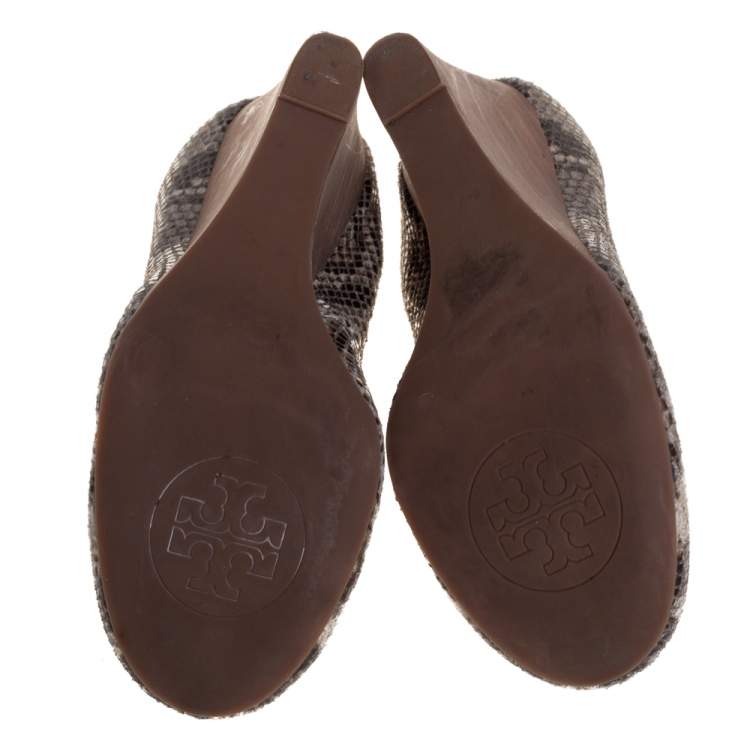 Pre Owned Tory Burch Two Tone Python Embossed Leather Caroline Wedge Pumps Size 38.5