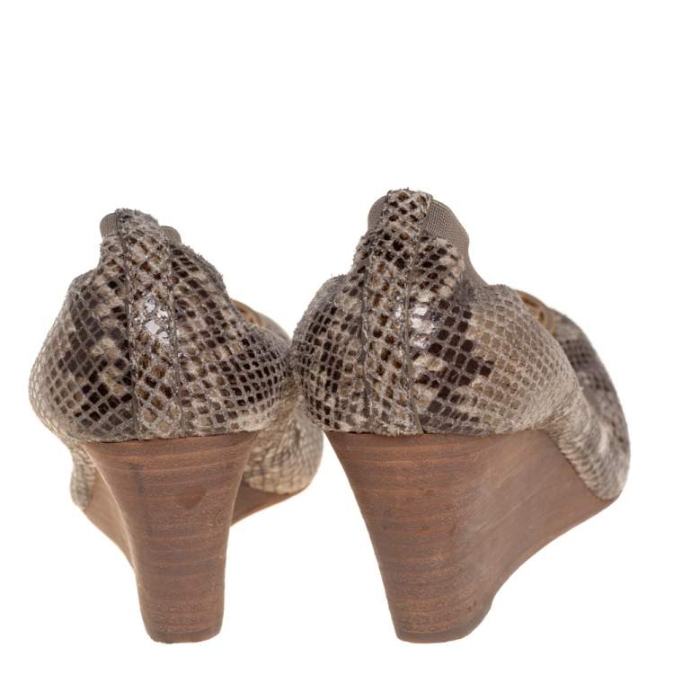 Pre Owned Tory Burch Two Tone Python Embossed Leather Caroline Wedge Pumps Size 38.5