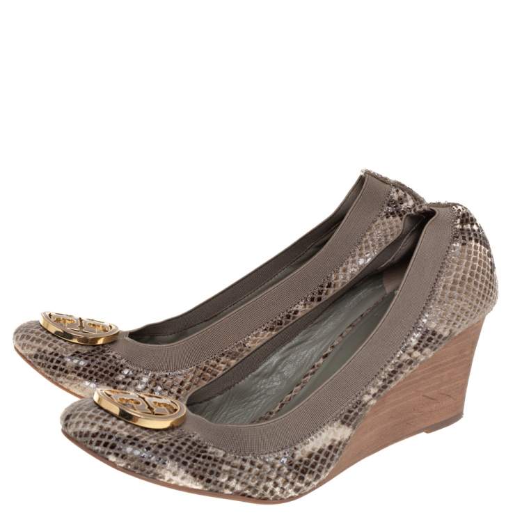 Pre Owned Tory Burch Two Tone Python Embossed Leather Caroline Wedge Pumps Size 38.5