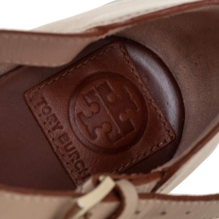 Pre Owned Tory Burch White/Beige Leather Studded Strap Flat Sandals Size 38.5