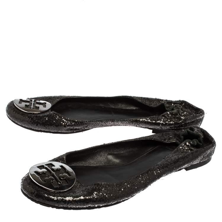مملوكة مسبقًا Tory Burch Black Glitter Logo Ballet Flats Size 41
