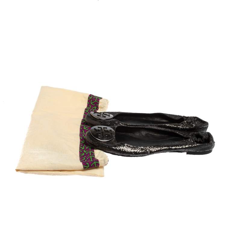 مملوكة مسبقًا Tory Burch Black Glitter Logo Ballet Flats Size 41