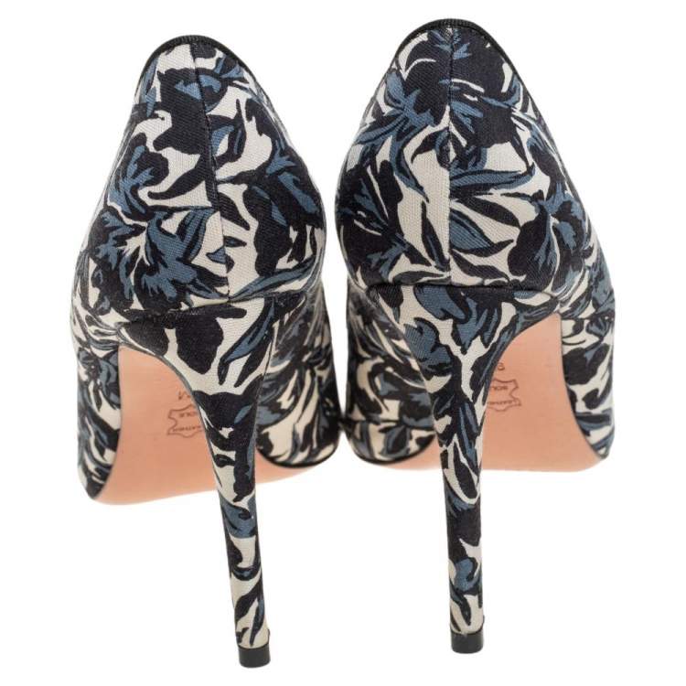 Pre Owned Tory Burch Blue/White Floral Print Fabric Pointed Toe Pumps Size 39