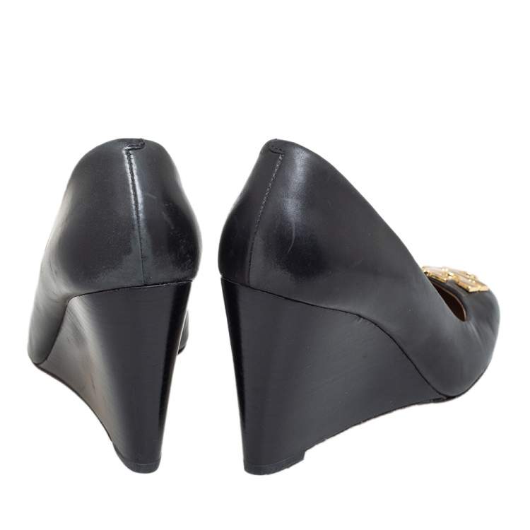 Pre Owned Tory Burch Black Leather  Logo Wedge Size 36