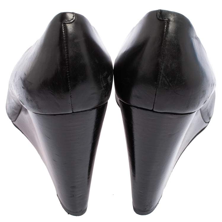 مملوكة مسبقًا Tory Burch Black Leather Raleigh Round Toe Wedge Pumps Size 41