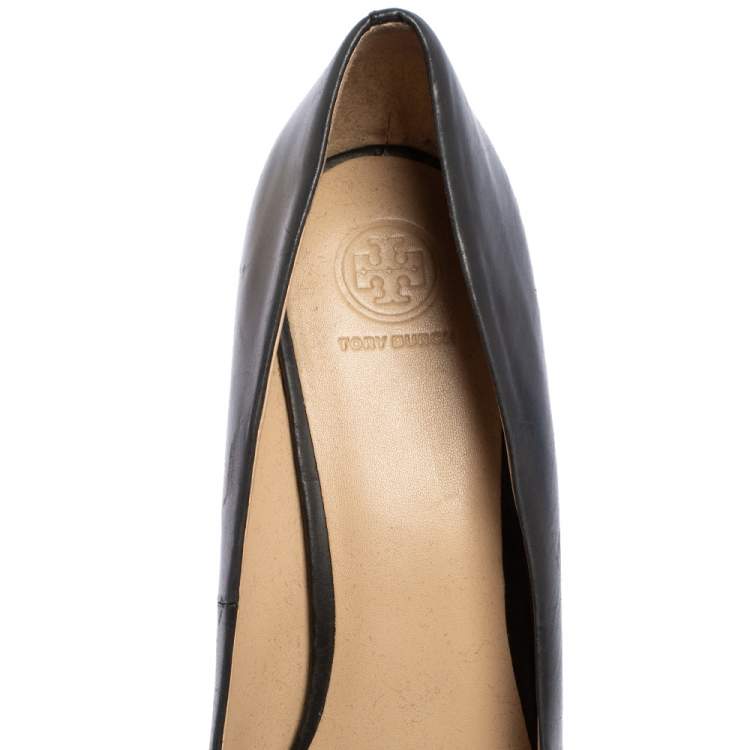 مملوكة مسبقًا Tory Burch Black Leather Raleigh Round Toe Wedge Pumps Size 41