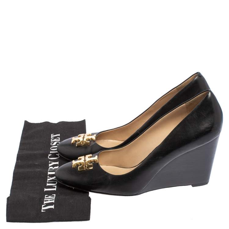 مملوكة مسبقًا Tory Burch Black Leather Raleigh Round Toe Wedge Pumps Size 41