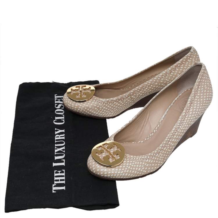 Pre Owned Tory Burch Beige Embossed Leather Sofia Wedge Pumps Size 37